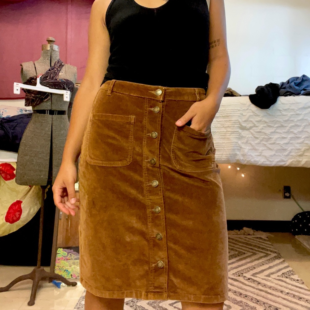 lovely, brown, corduroy, midi skirt. Size: 10/38